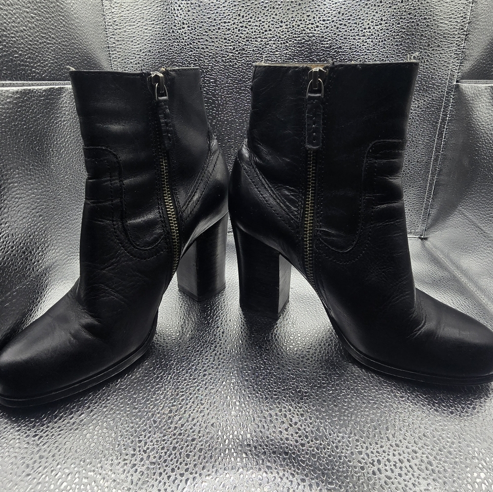 Frye Black Leather Heeled Boots size 6.5
